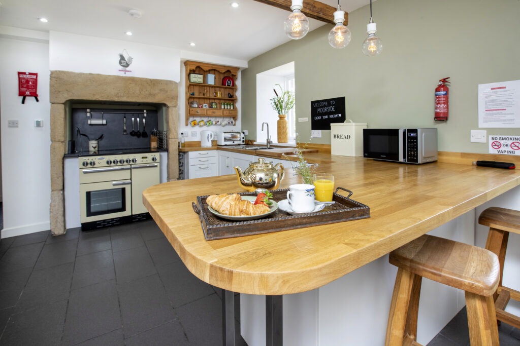 Farmhouse kitchen with a modern twist / breakfast bar and oak stools